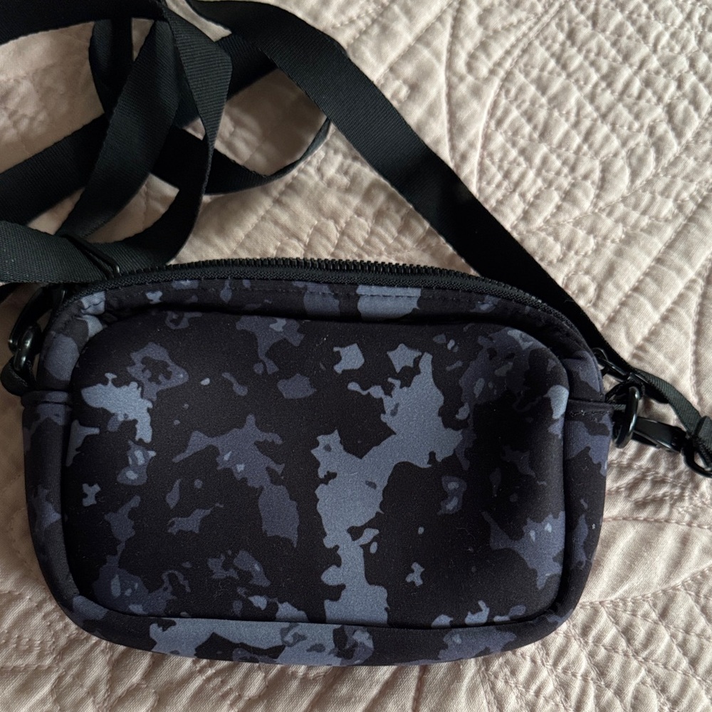 VooRay Black Camouflage Crossbody Bag